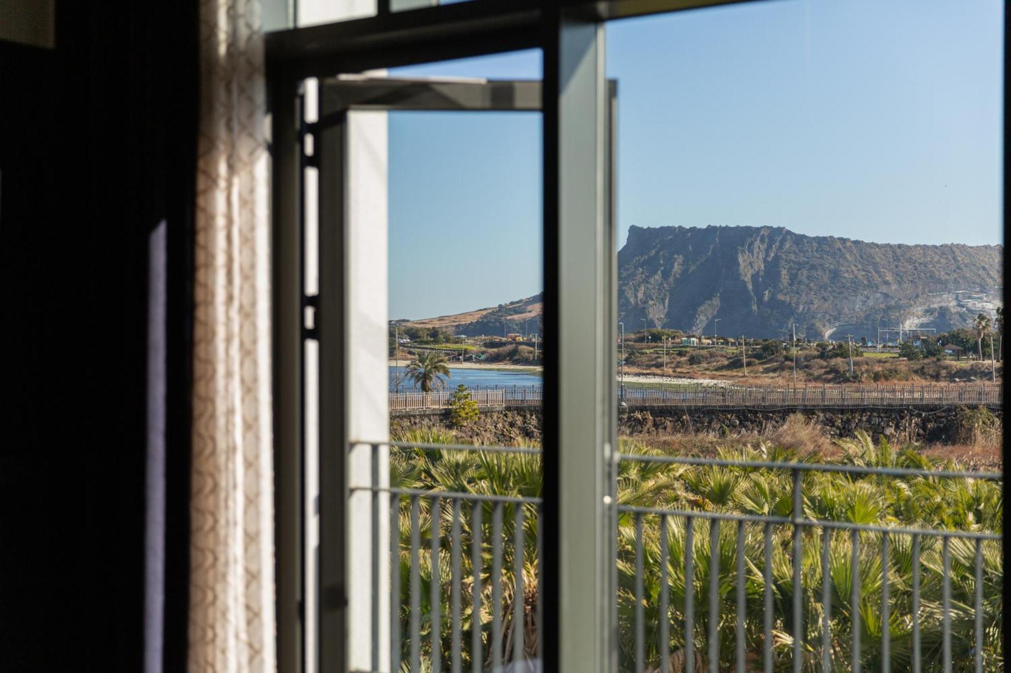 Playce Camp Jeju Hotel Oso-ri Eksteriør billede