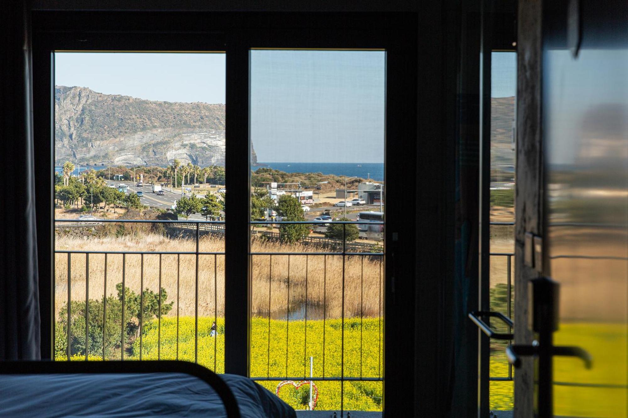 Playce Camp Jeju Hotel Oso-ri Eksteriør billede